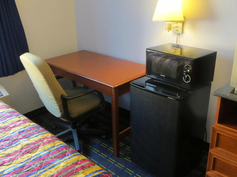 Knights Inn Memphis At Macon Cove エクステリア 写真